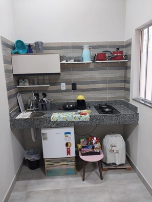 Microwave, stovetop, coffee/tea maker, electric kettle - Sitio148 Hospedaria  (Itatiaia)