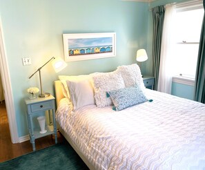 2 多间卧室、客房内保险箱、办公桌、熨斗/熨衣板