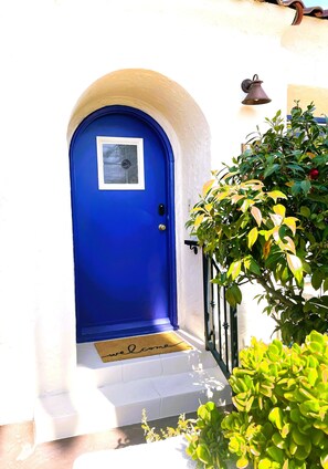 Exterior detail - Best of The Shore, Sleeps 4.  Short walk to the beach, dining & shopping. (Long Beach)