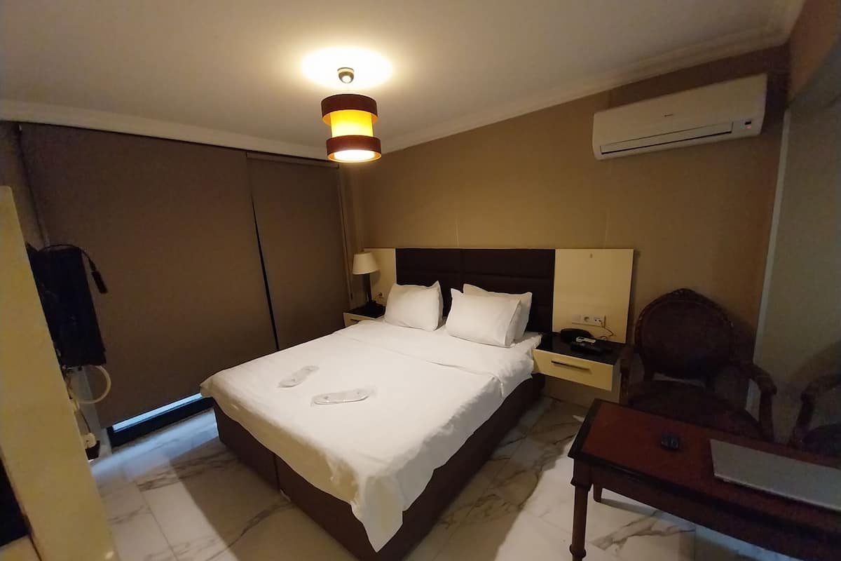 Economy Room | Soundproofing, iron/ironing board, free WiFi