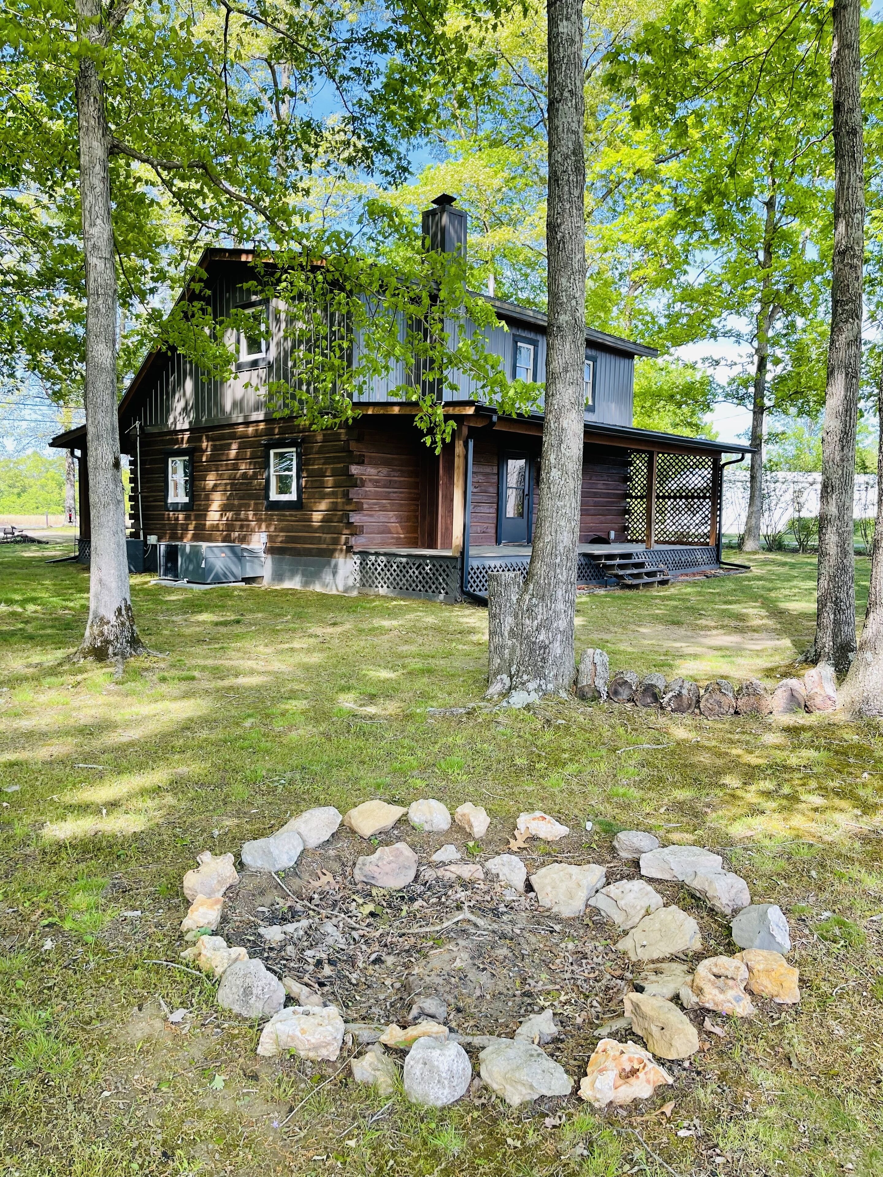  Log Cabin by the lake