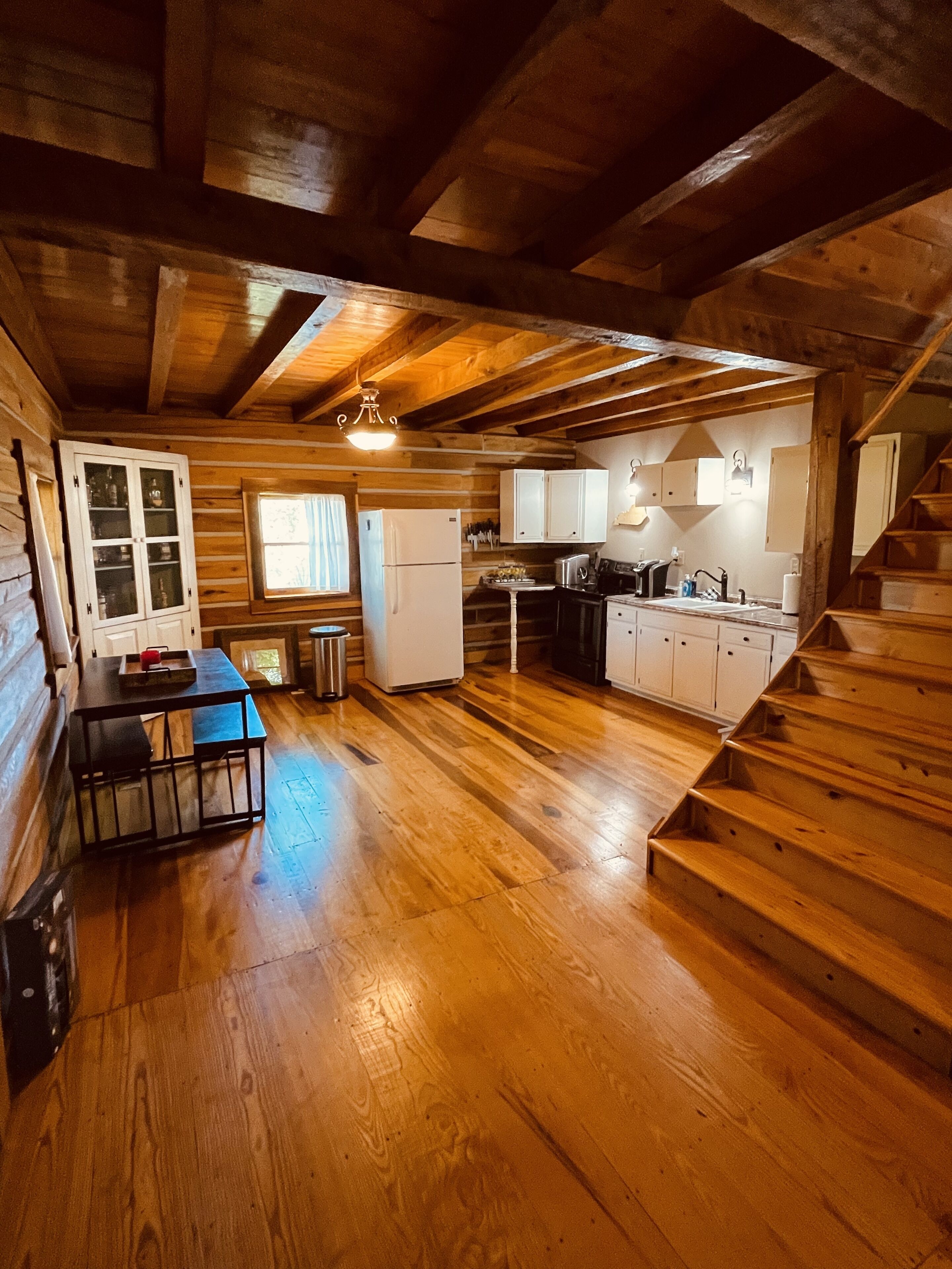  Log Cabin by the lake