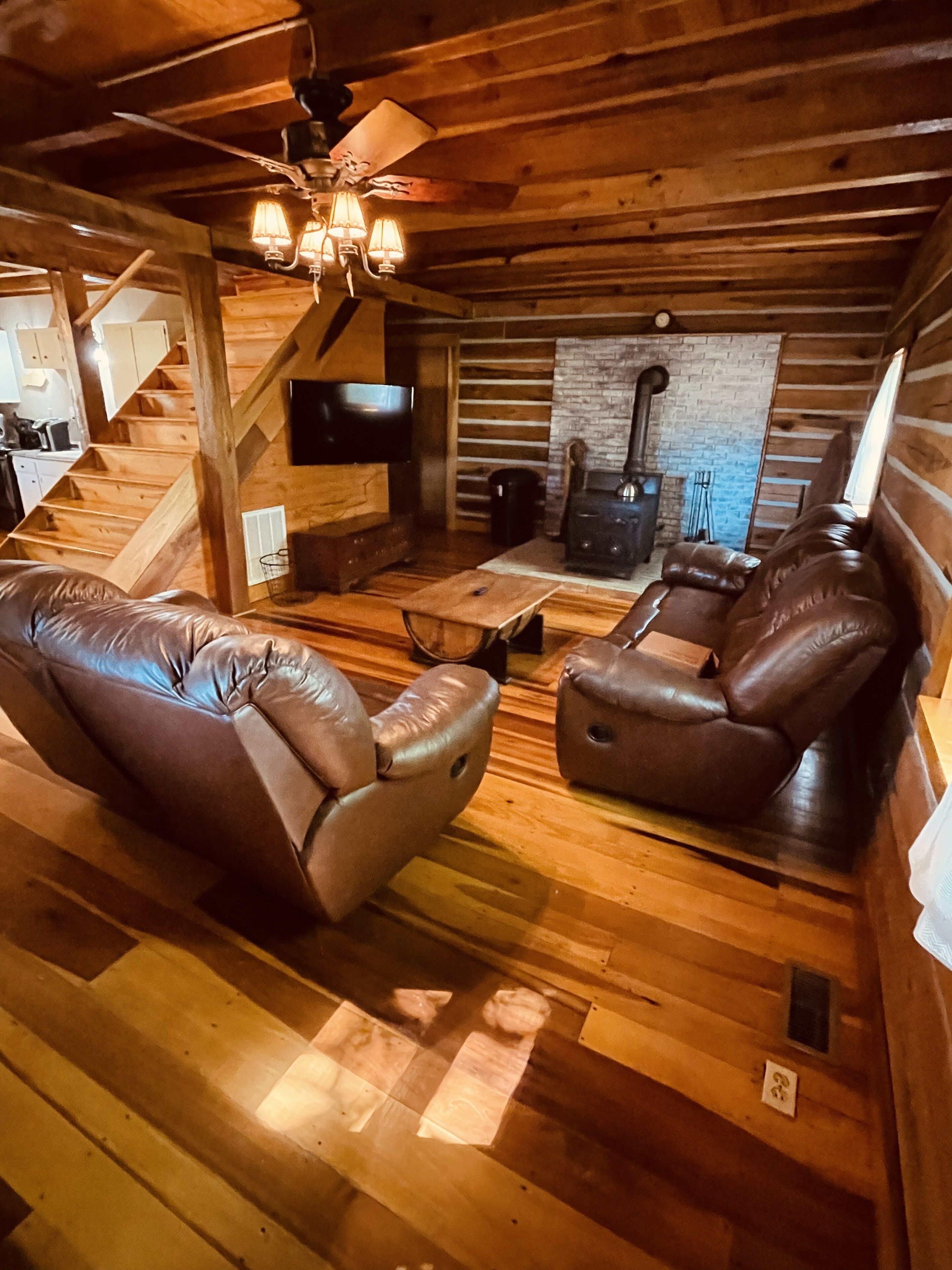  Log Cabin by the lake