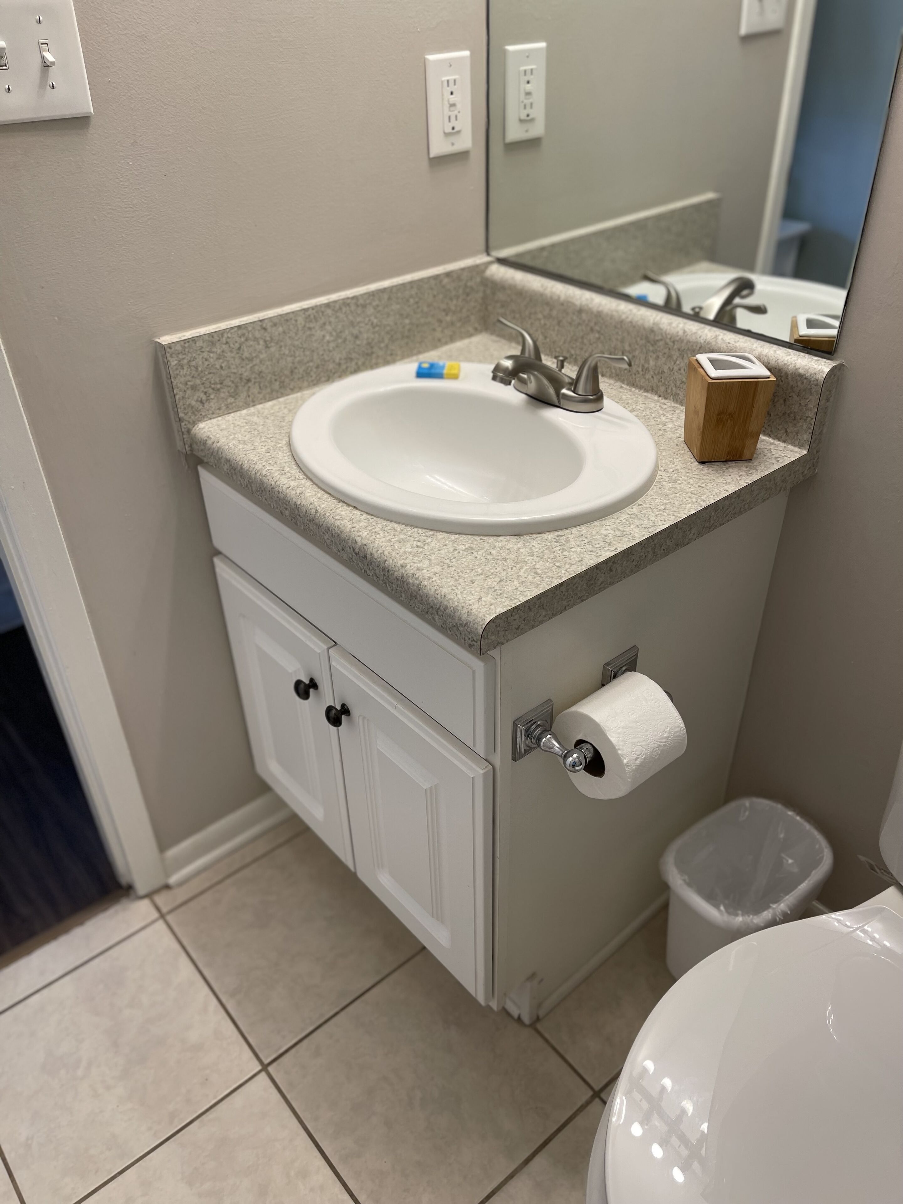 WE NEED A SNOWBIRD FOR THREE MONTHS-DISCOUNT- MAKE US A DEAL-QUIT LOOKING 