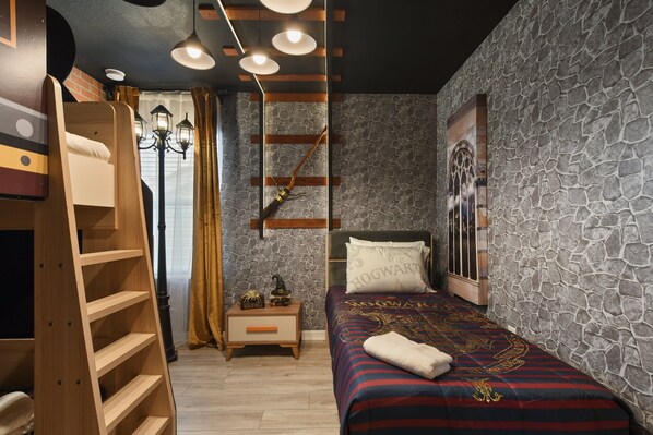 8 bedrooms, iron/ironing board, WiFi, bed sheets