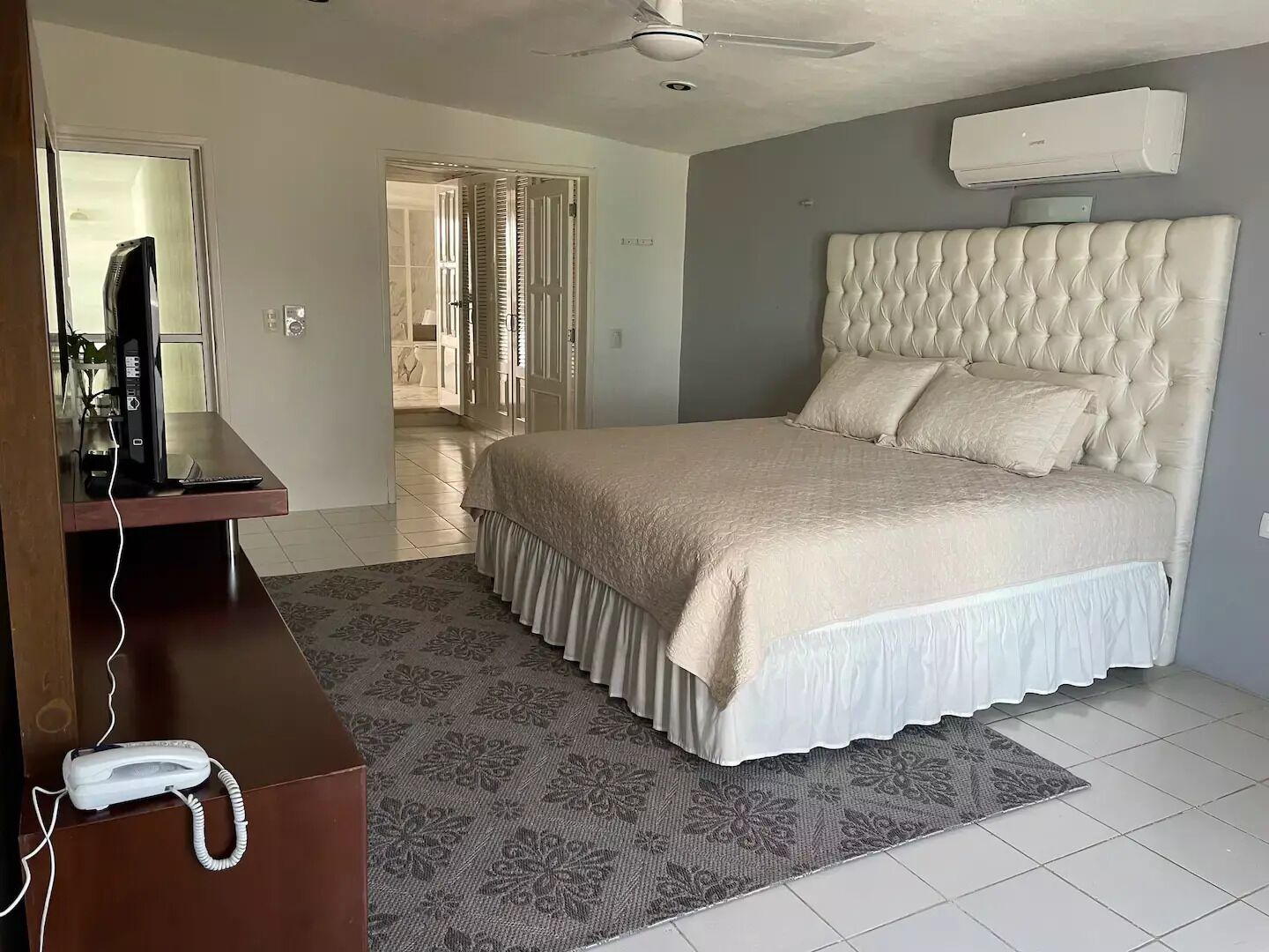 Sea front, white sand, pool, Family, 4 Room, A/C