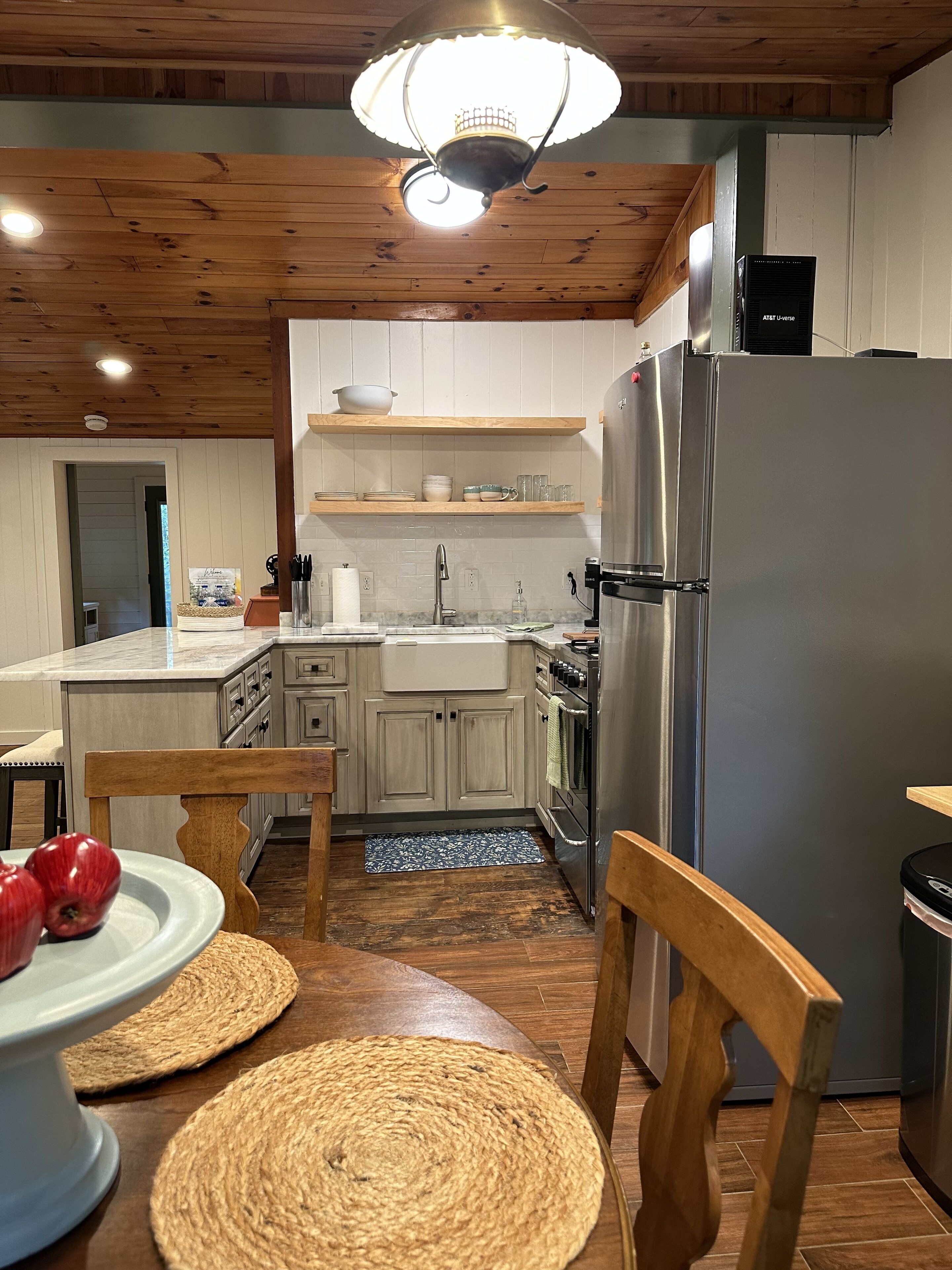 Cozy quiet Sassafras Mountain Cabin Near Table Rock and Amazing Waterfalls