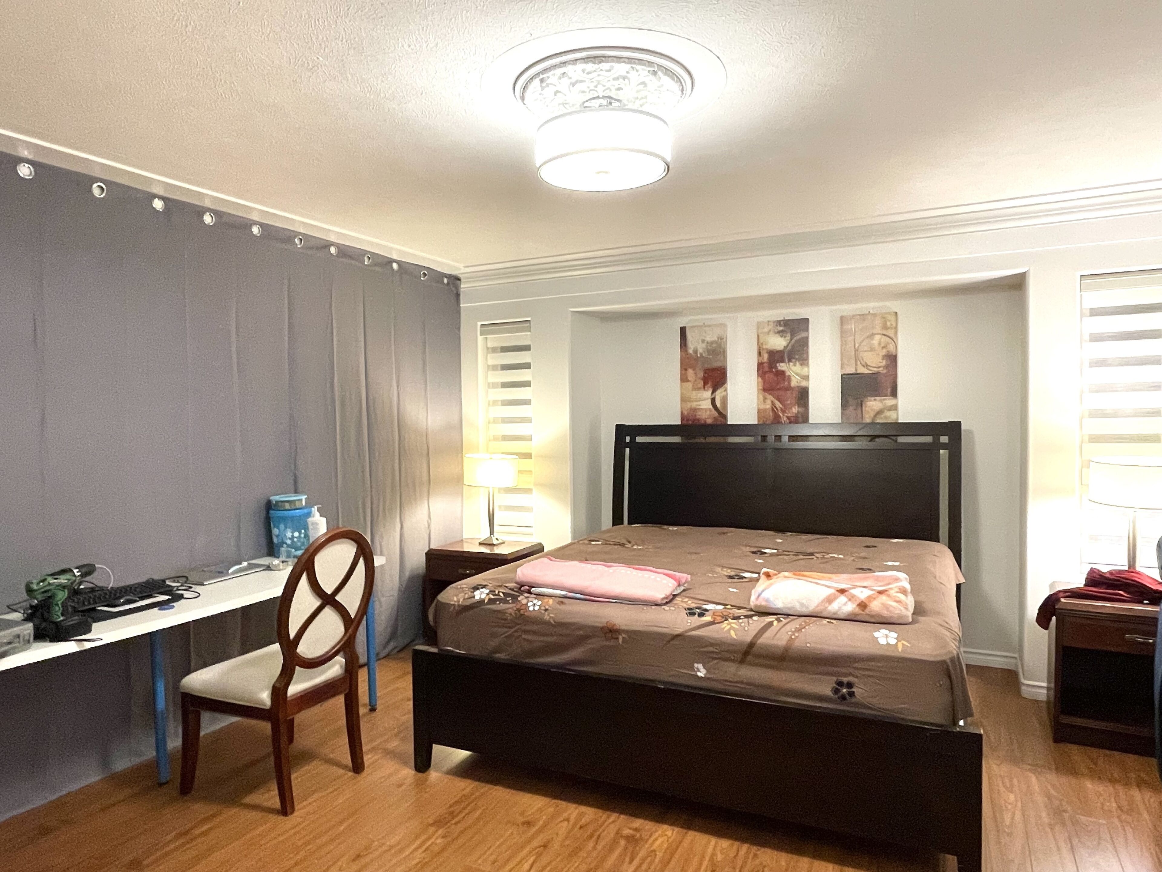 Big King bed Room Close to Uvic and Beach