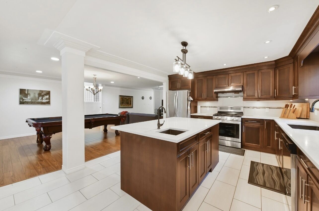 Big King bed Room Close to Uvic and Beach