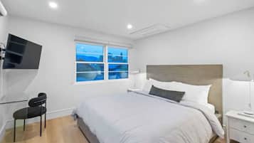 Luxury Apartment, Multiple Bedrooms, Kitchen, Mountain View | Mountain view