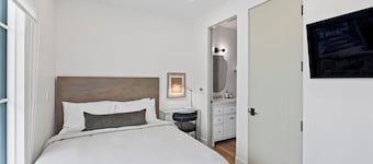 Casa Jardin, a ZenStay Hotel