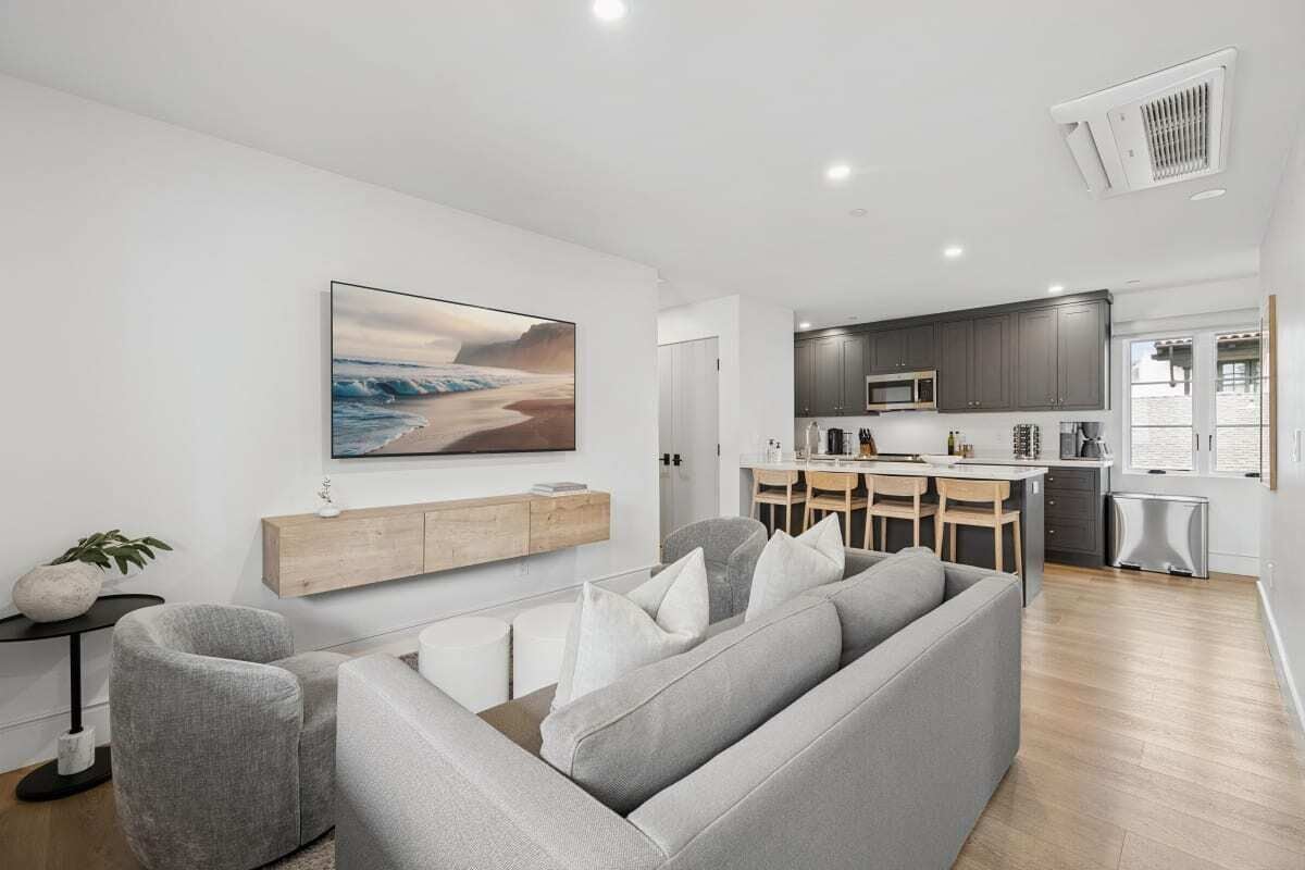 Apartment (2 Bedrooms) | Front of property