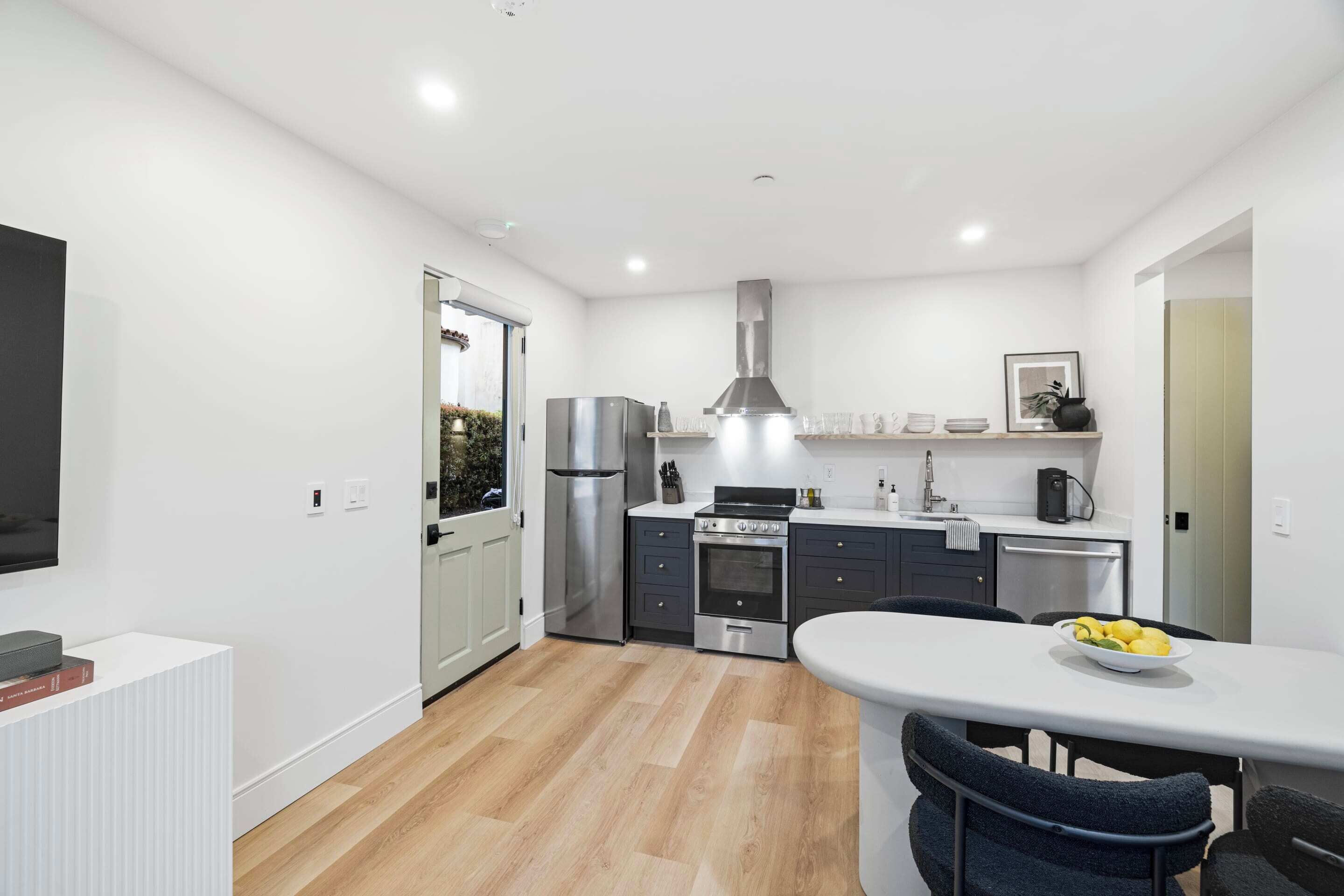 Luxury Apartment, Kitchen, Mountain View | Private kitchen