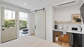 Apartment (1 Bedroom) | Premium bedding, laptop workspace, blackout drapes, iron/ironing board