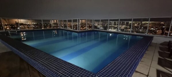 Indendørs pool