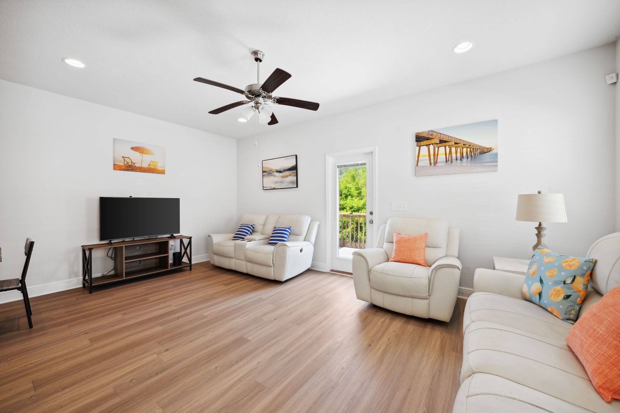 3 bedroom townhome with community pool - 7584 Shadowlake