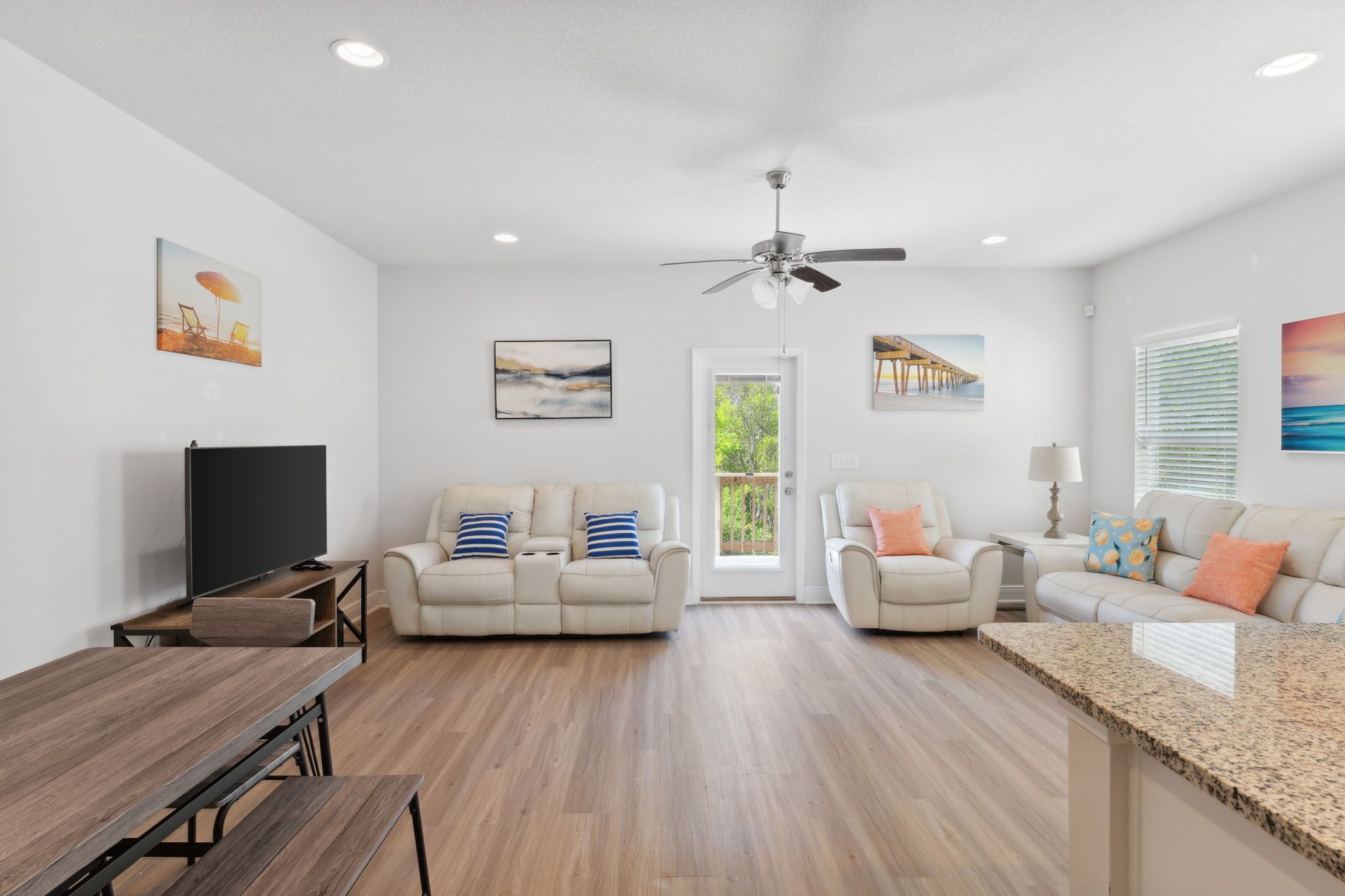 3 bedroom townhome with community pool - 7584 Shadowlake