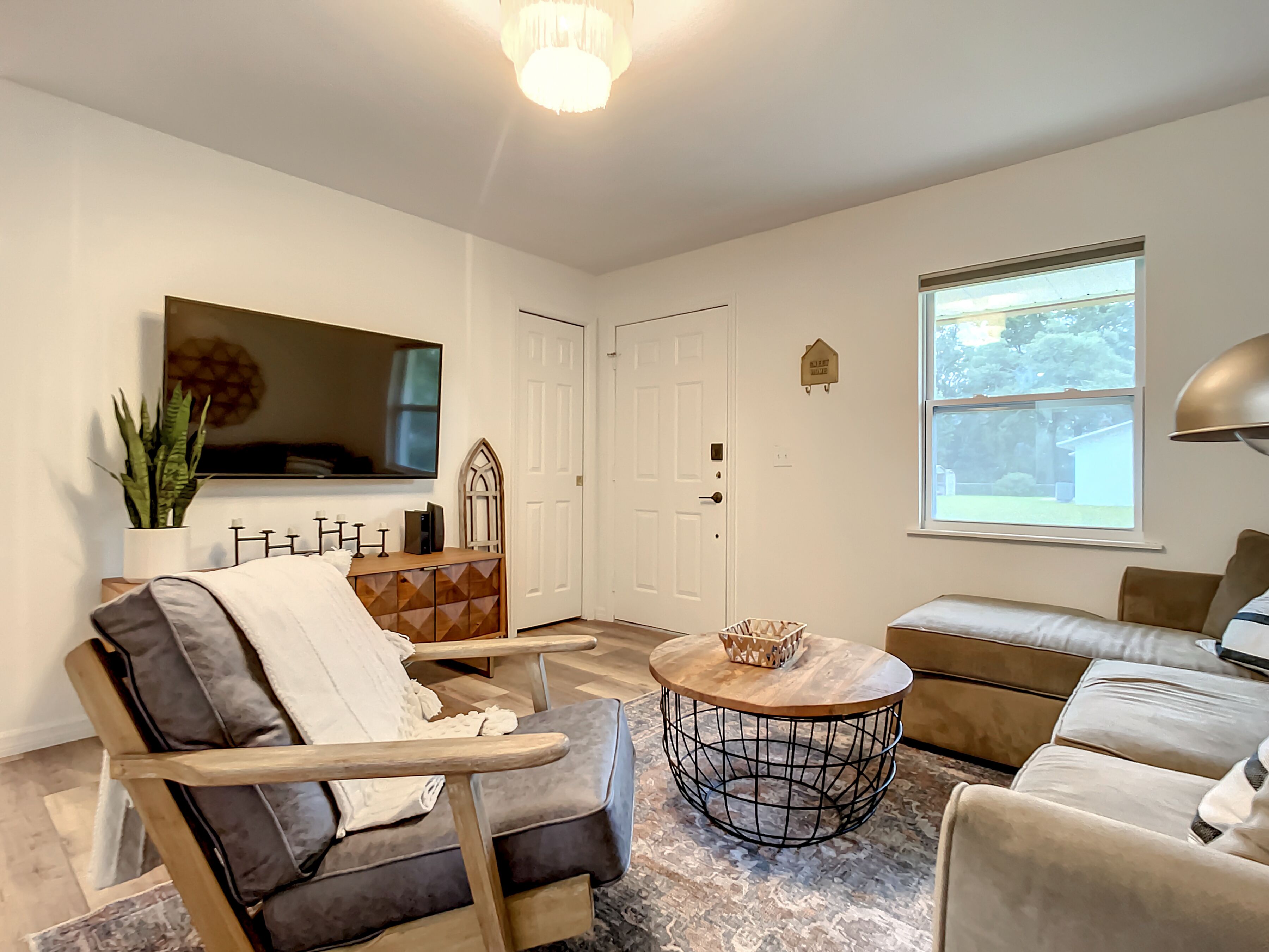 Boho Cottage by Blue Springs- 3 Bedrooms- 6 guests