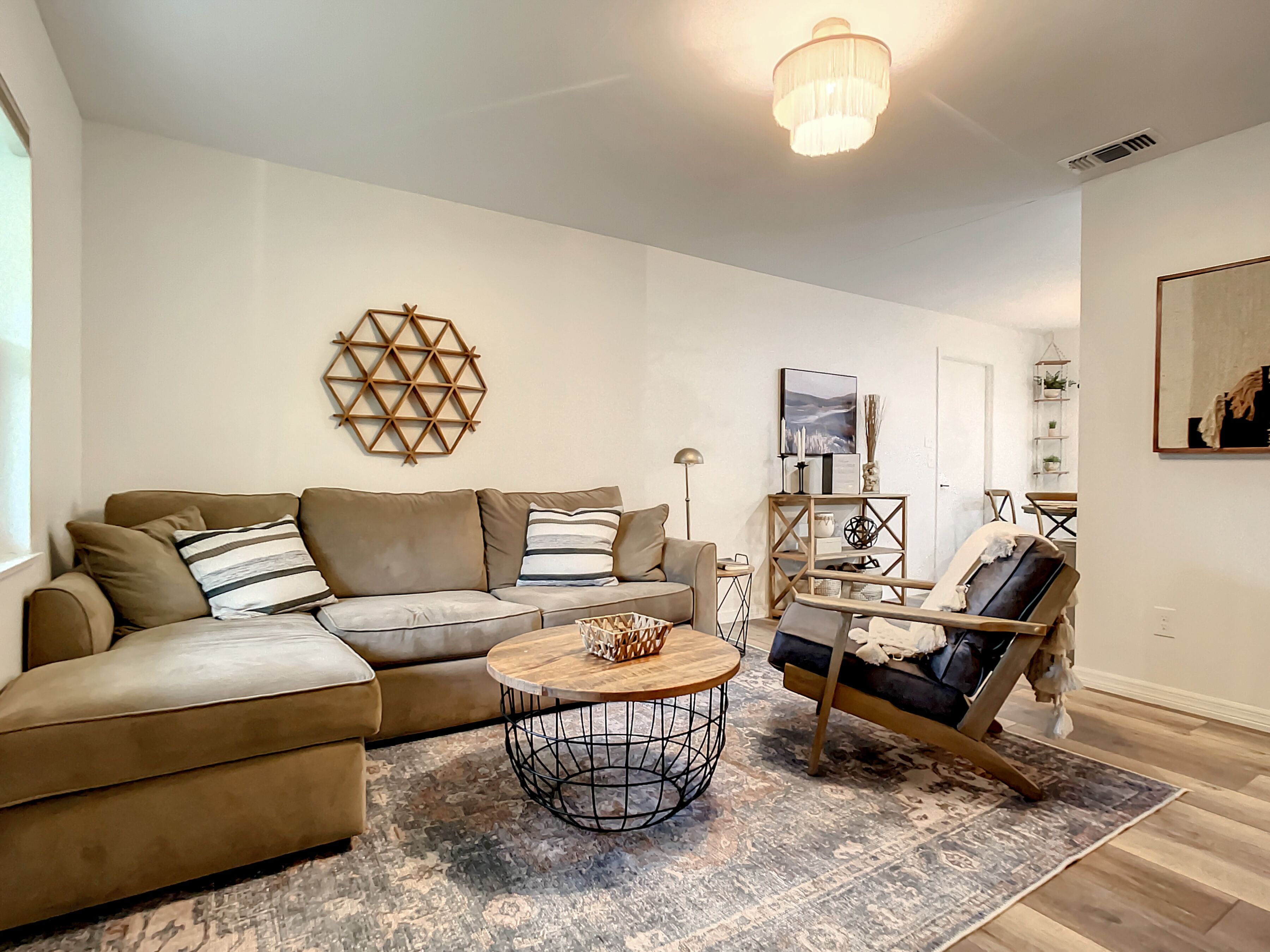 Boho Cottage by Blue Springs- 3 Bedrooms- 6 guests