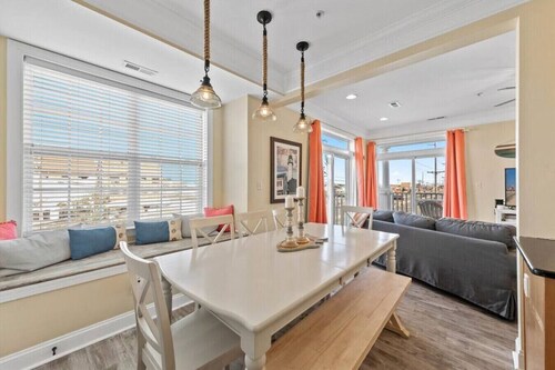 OC/Fenwick Island Townhouse with Pool!