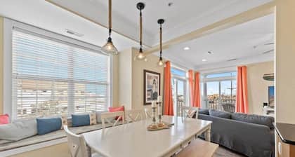 OC/Fenwick Island Townhouse with Pool!