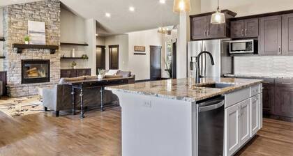 Overlooking Lake View | 3 BR+Game Room | 12 guests