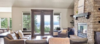 Overlooking Lake View | 3 BR+Game Room | 12 guests