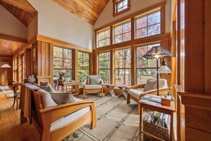 المنشأة من الداخل