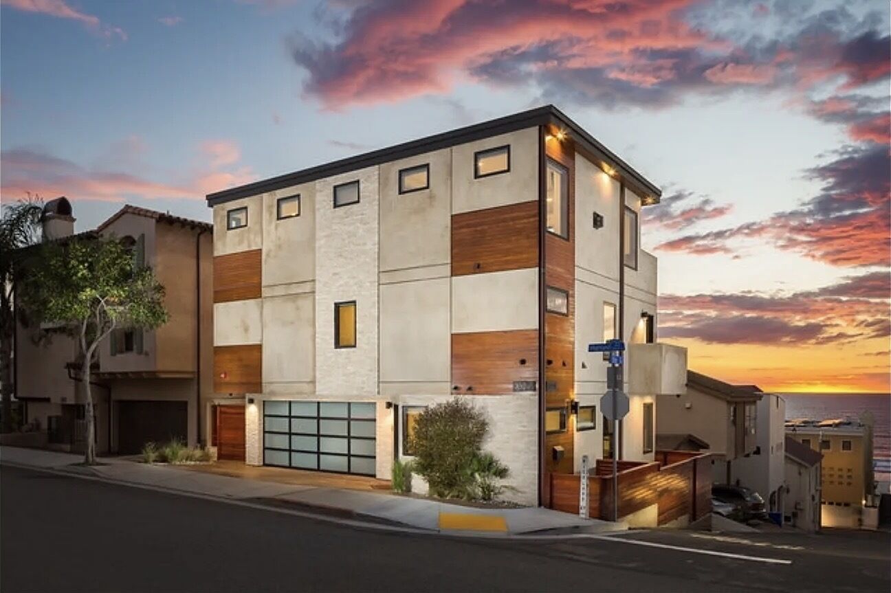Beachside Luxury in Manhattan Beach - Panoramic Ocean Views and Impeccable Style