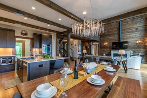 Dining - Ambience Lodge at Eagles Nest! 6 bedroom, 5.5 bathroom, Luxury Home With Hot Tub and Fireplace (Banner Elk)
