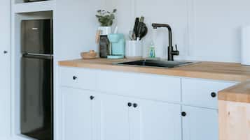 Fridge, microwave, stovetop, coffee/tea maker