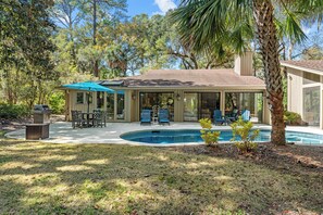 A heated pool - Private Pool ~ Cabana ~ 5 Deer Run Lane (Hilton Head Island)