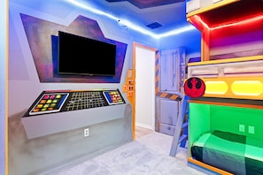 10 bedrooms, iron/ironing board, WiFi, bed sheets - Themed Games Areas | Themed Kids Bedrooms | Screened Pool (Davenport)