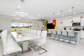 Dining - The Hang Out #3 | Amazing Themed Bedrooms and Games Room! (Davenport)