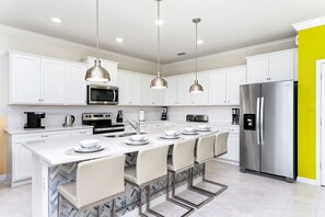 Fridge, microwave, oven, stovetop - The Hang Out #3 | Amazing Themed Bedrooms and Games Room! (Davenport)