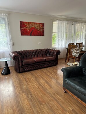 Smart TV - Creek Front House (Valley View)