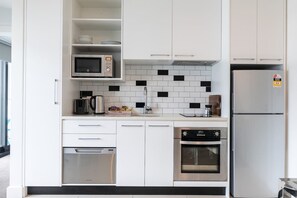 Private kitchen - Superb One Bedroom Near Britomart by Zodiak Stays (Auckland)
