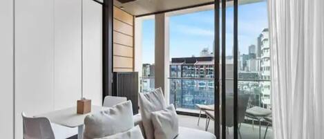 Téléviseur, bureau