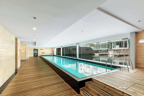 Wynyard Viaduct Harbour 2BR+Parking: Zodiak Stays