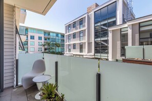 Property grounds - Wynyard Viaduct Harbour 2BR+Parking: Zodiak Stays (Auckland)