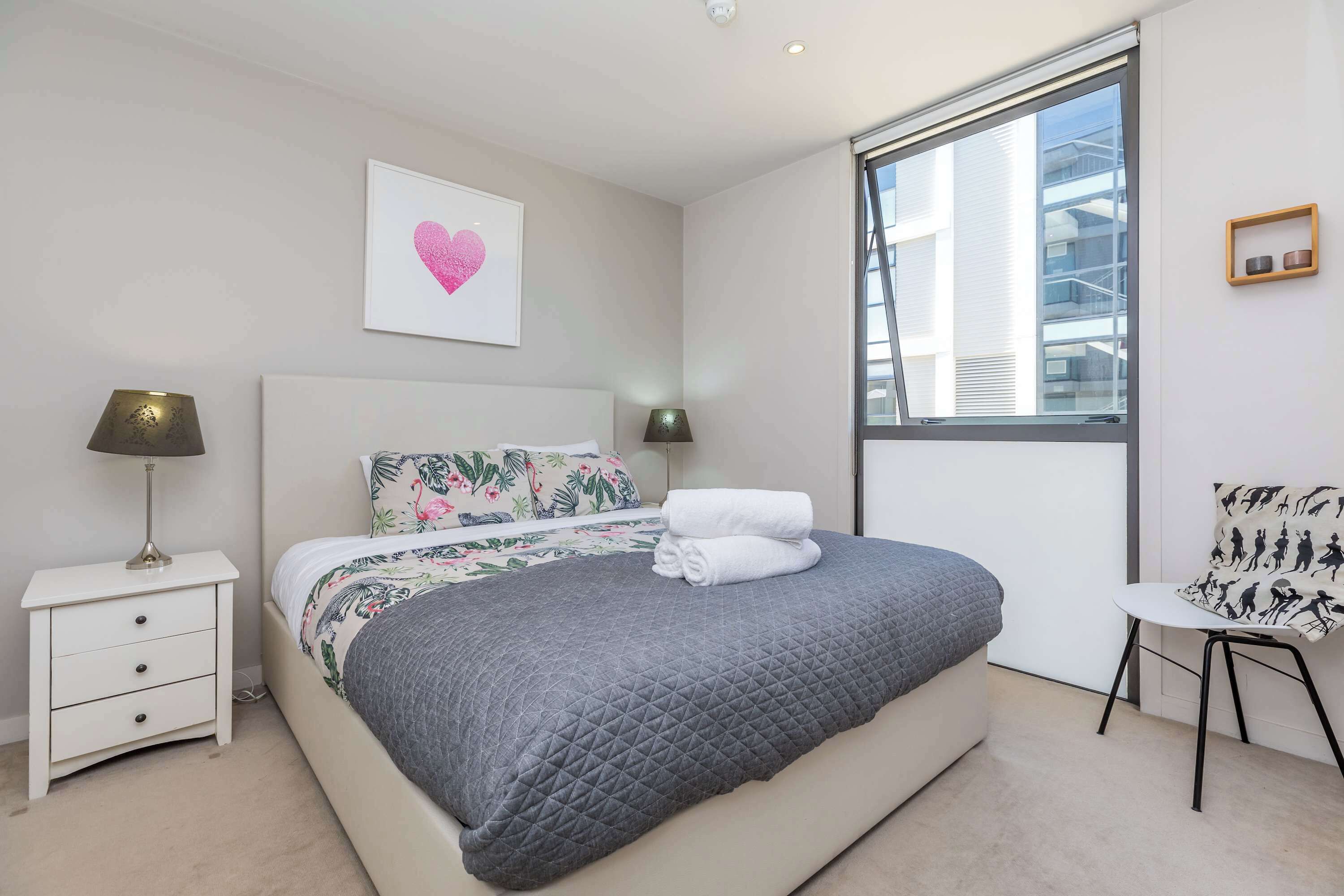 2 bedrooms, desk, iron/ironing board, WiFi