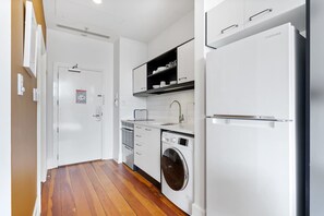 Private kitchen - Lovely Bright Apt w/ Pool and Gym by Zodiak Stays (Auckland)