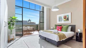 1 bedroom, desk, iron/ironing board, WiFi