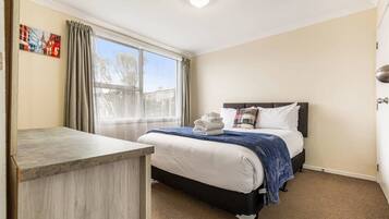 2 bedrooms, desk, iron/ironing board, WiFi