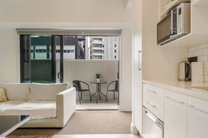 Interior - Bright Modern 1BR in Auckland CBD by Zodiak Stays (Auckland)
