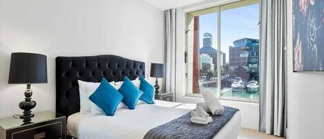 2 soverom, skrivebord, strykejern/-brett og wi-fi