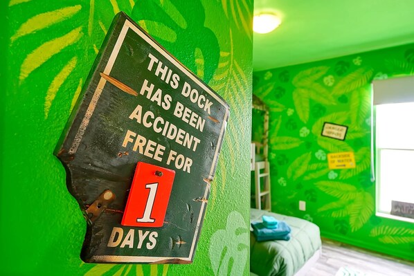 5 bedrooms, iron/ironing board