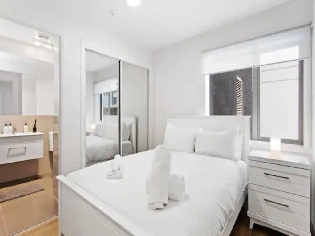 2 bedrooms, desk, iron/ironing board, WiFi