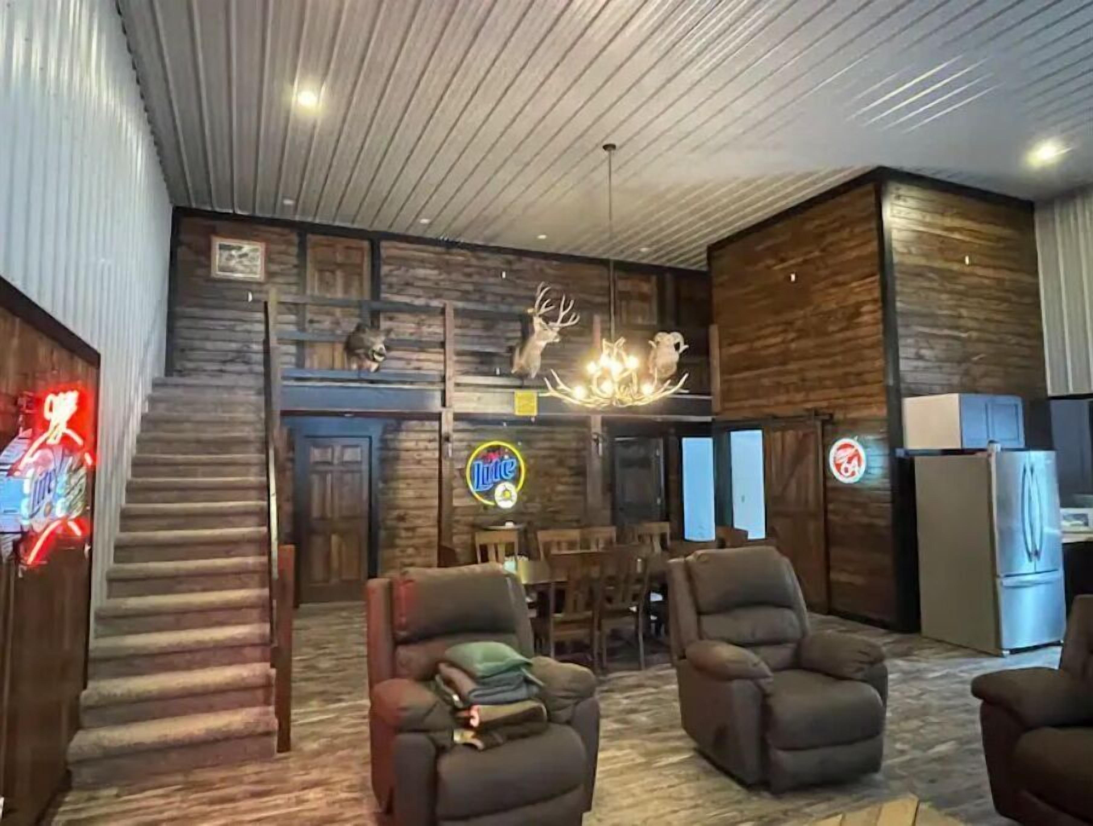 Secluded Cabin-40 acres & trails