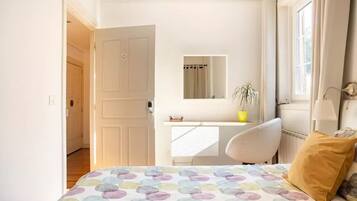 Standaard tweepersoonskamer | Donzen dekbedden, gratis wifi